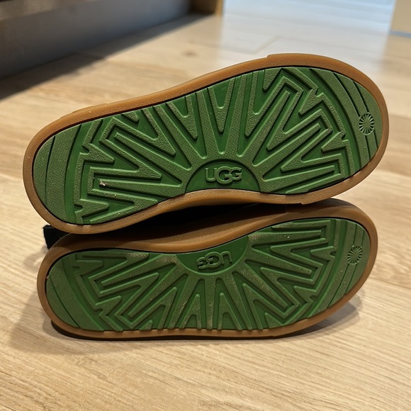 Little Kids Ugg Hamden Boot (12) - Picture 4 of 5